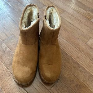 Girls cat and Jack boots size 4. Preowned see photos for condition.